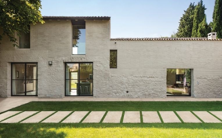 outdoor shot of modern home with outdoor flooring